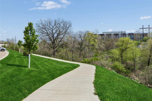 2869 Spring Rose Cir 202, Coralville, IA 52241