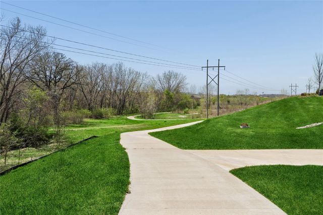2869 Spring Rose Cir 202, Coralville, IA 52241