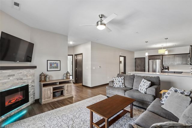 2869 Spring Rose Cir 202, Coralville, IA 52241