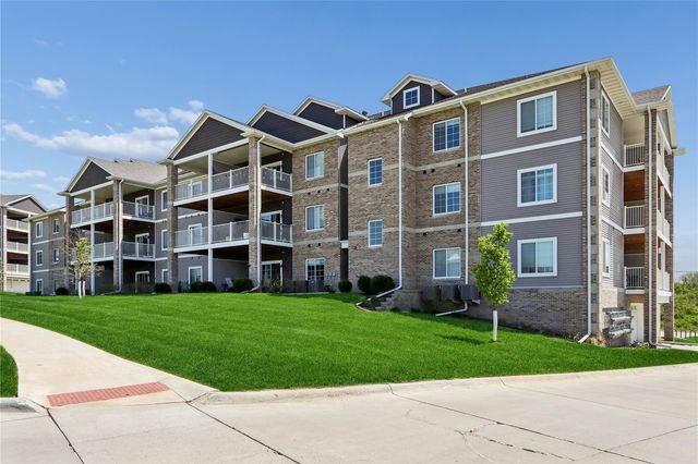 2869 Spring Rose Cir 202, Coralville, IA 52241