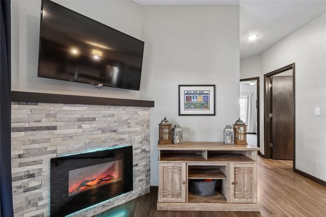 2869 Spring Rose Cir 202, Coralville, IA 52241