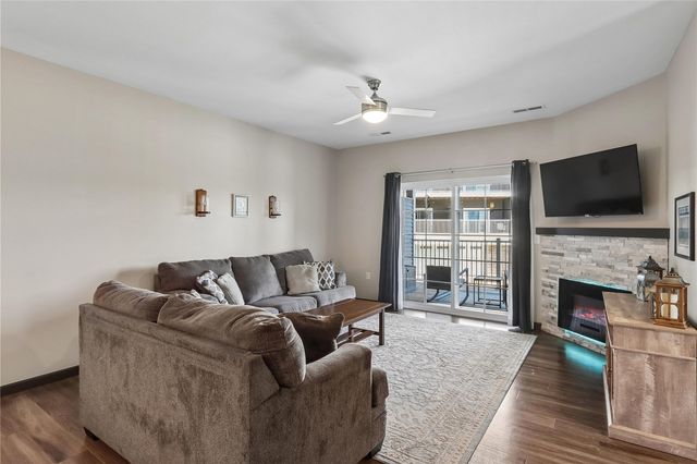 2869 Spring Rose Cir 202, Coralville, IA 52241