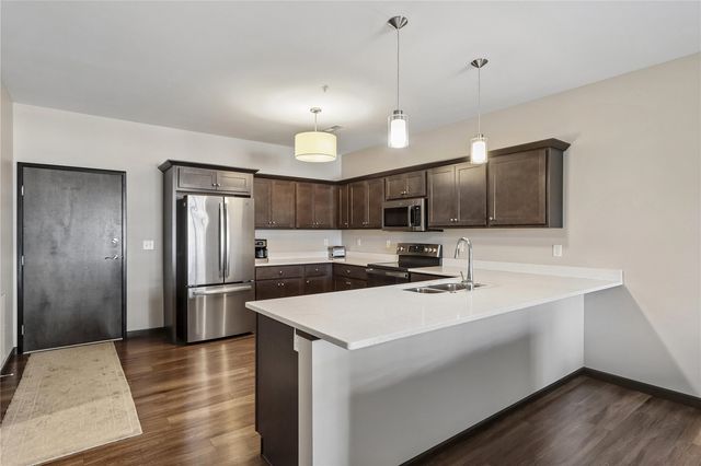 2869 Spring Rose Cir 202, Coralville, IA 52241