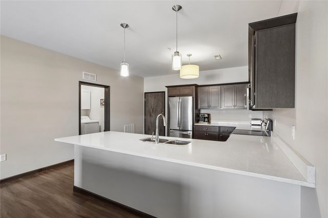 2869 Spring Rose Cir 202, Coralville, IA 52241