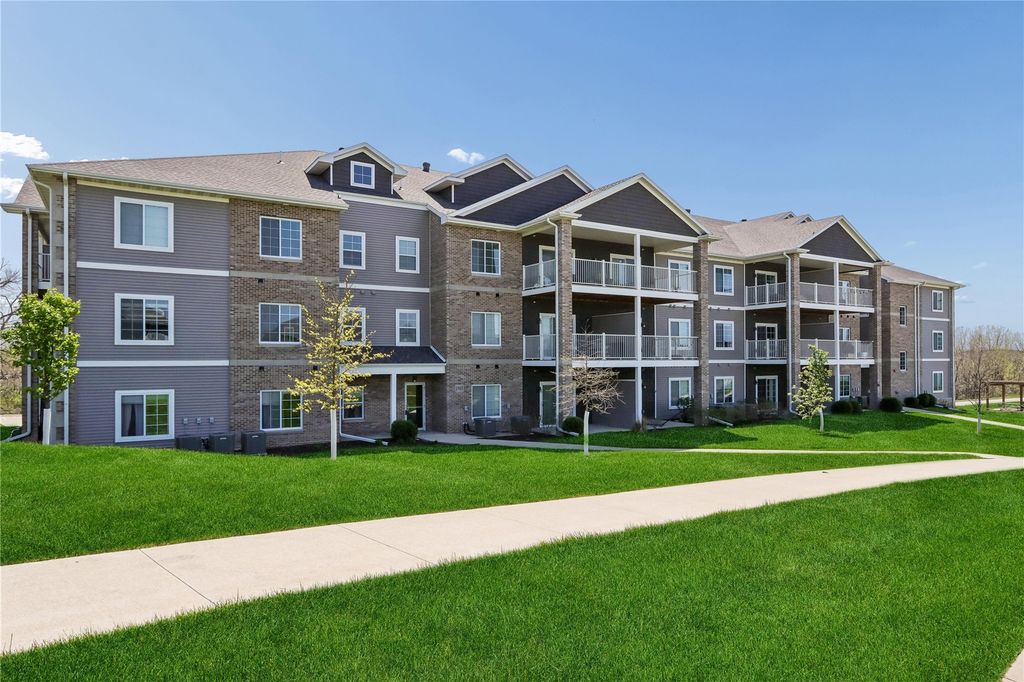 2869 Spring Rose Cir 202, Coralville, IA 52241