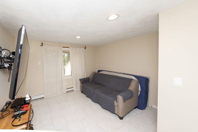 92 Brook St, Hudson, MA 01749