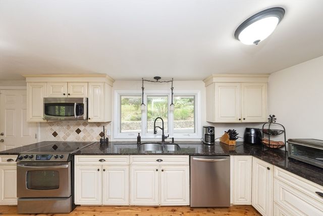 92 Brook St, Hudson, MA 01749