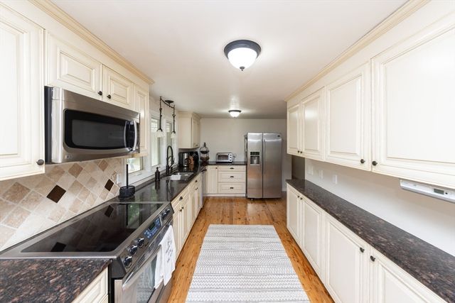 92 Brook St, Hudson, MA 01749
