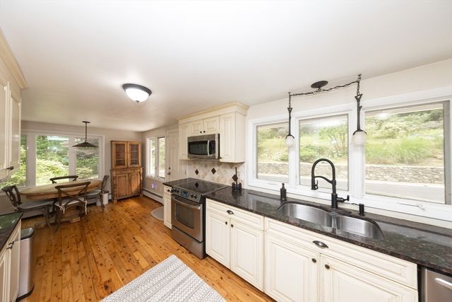 92 Brook St, Hudson, MA 01749