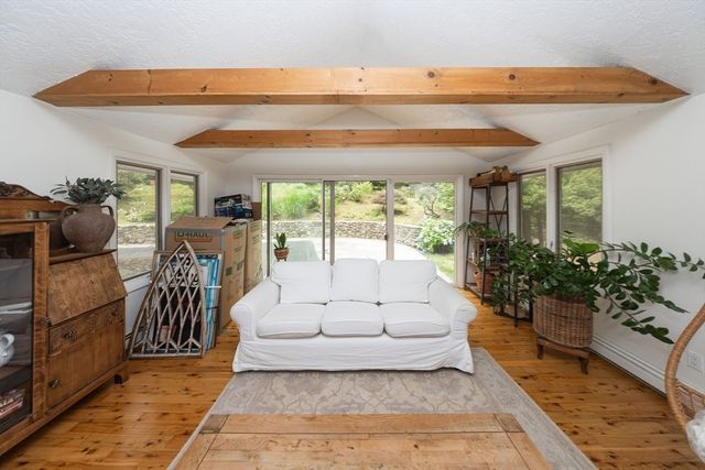 92 Brook St, Hudson, MA 01749