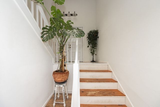 92 Brook St, Hudson, MA 01749