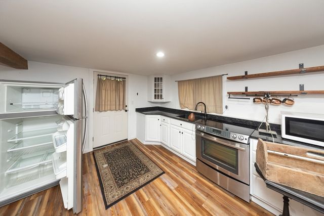 92 Brook St, Hudson, MA 01749