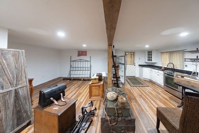 92 Brook St, Hudson, MA 01749