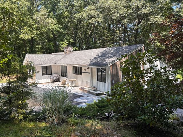 92 Brook St, Hudson, MA 01749