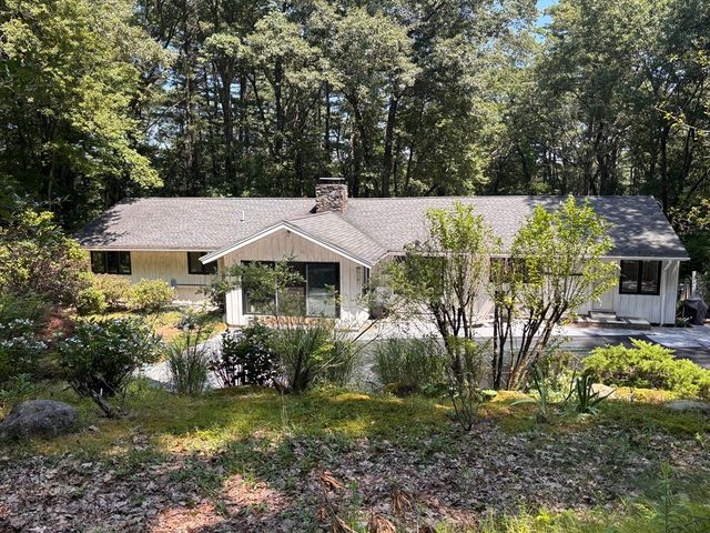 92 Brook St, Hudson, MA 01749