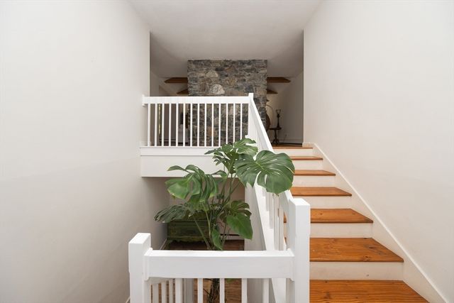 92 Brook St, Hudson, MA 01749