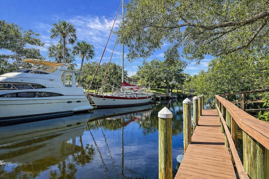 1901 UPPER COVE TERRACE, Sarasota, FL 34231