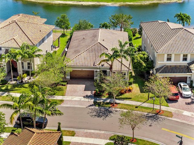 8550 Lakeside Bend, Parkland, FL 33076