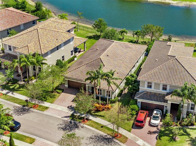 8550 Lakeside Bend, Parkland, FL 33076