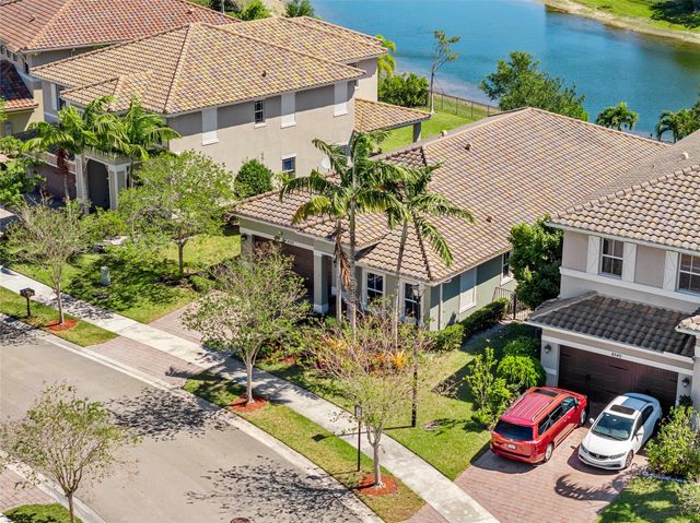 8550 Lakeside Bend, Parkland, FL 33076