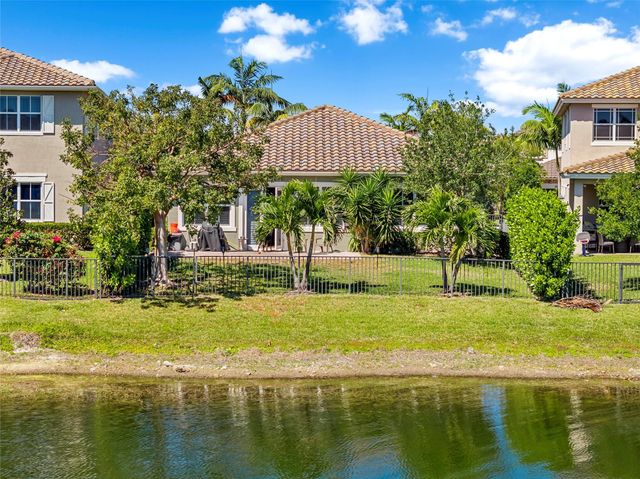 8550 Lakeside Bend, Parkland, FL 33076