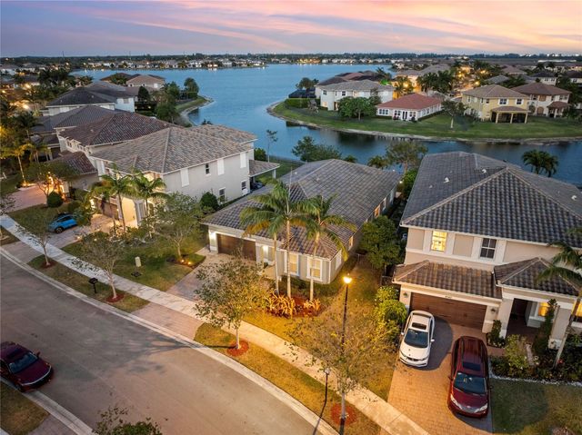 8550 Lakeside Bend, Parkland, FL 33076