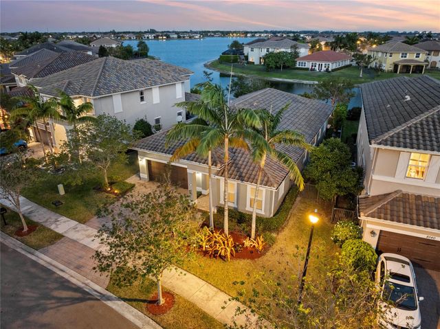 8550 Lakeside Bend, Parkland, FL 33076