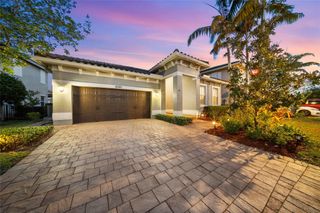 8550 Lakeside Bend, Parkland, FL 33076