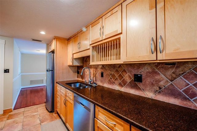 601 W OLD HWY 441 11B, Mount Dora, FL 32757