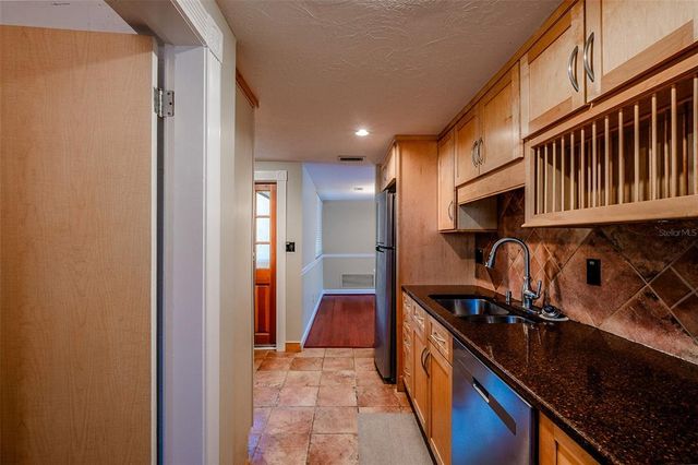 601 W OLD HWY 441 11B, Mount Dora, FL 32757