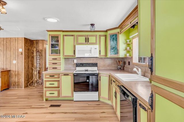 5840 W Flying W Street, Tucson, AZ 85713