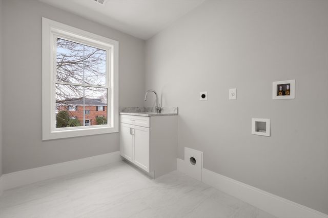 237 California St, Newton, MA 02456