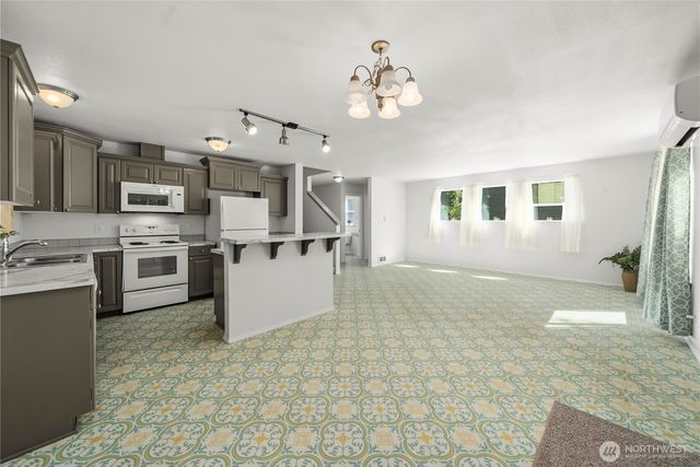 520 E Lakeshore Drive W, Shelton, WA 98584