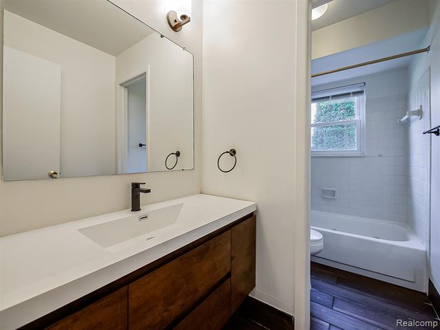 42195 Park Ridge Road, Novi, MI 48375