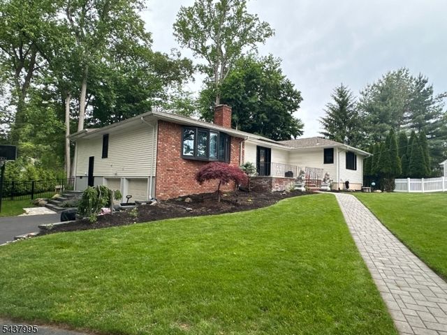 43 Overlook Ct, Ramsey Boro, NJ 07446