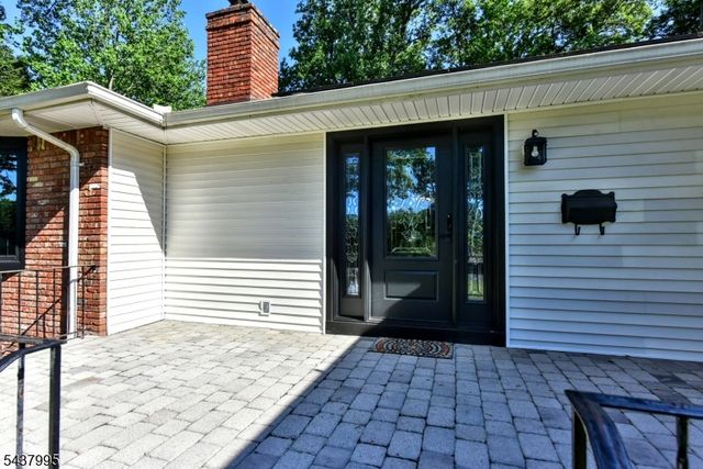 43 Overlook Ct, Ramsey Boro, NJ 07446