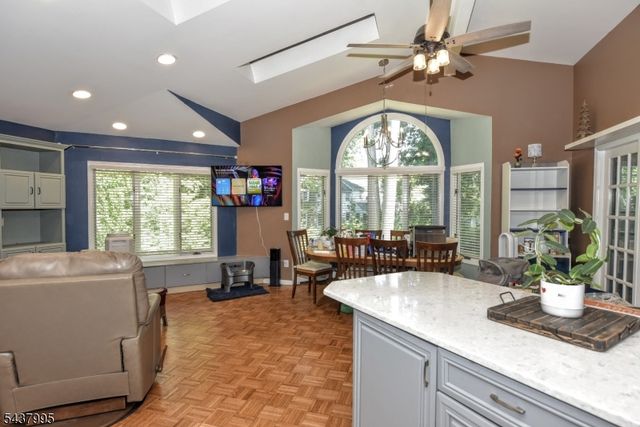 43 Overlook Ct, Ramsey Boro, NJ 07446
