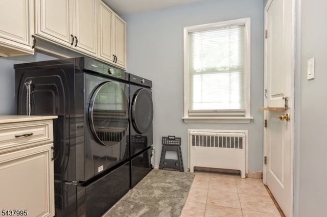 43 Overlook Ct, Ramsey Boro, NJ 07446