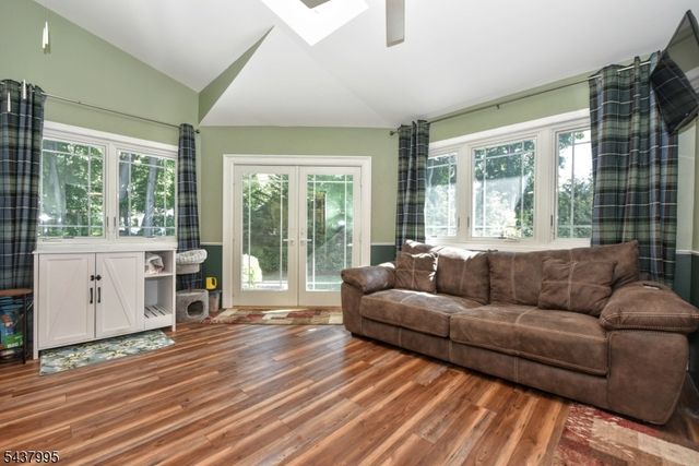 43 Overlook Ct, Ramsey Boro, NJ 07446