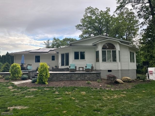 43 Overlook Ct, Ramsey Boro, NJ 07446