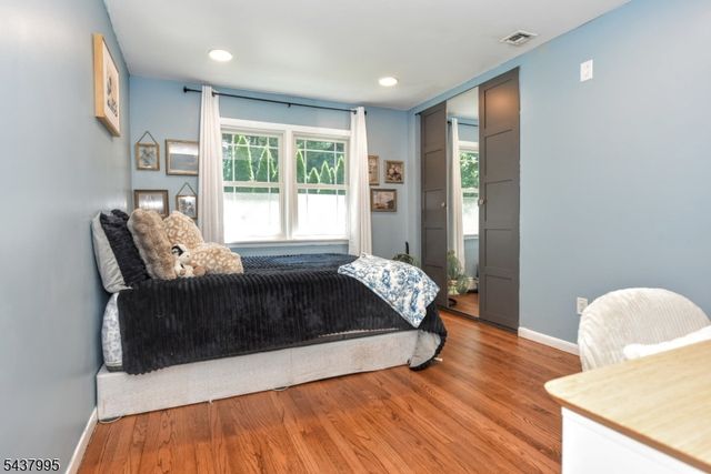 43 Overlook Ct, Ramsey Boro, NJ 07446