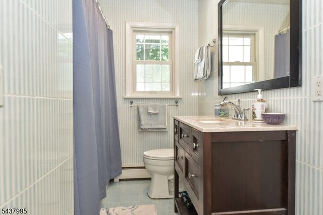 43 Overlook Ct, Ramsey Boro, NJ 07446
