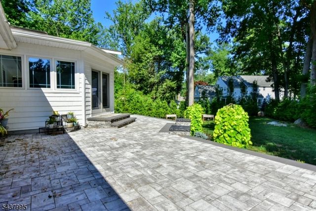 43 Overlook Ct, Ramsey Boro, NJ 07446