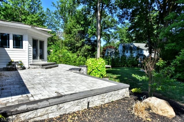 43 Overlook Ct, Ramsey Boro, NJ 07446
