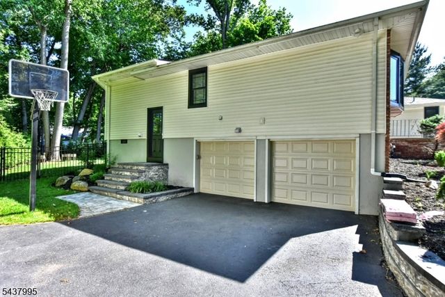 43 Overlook Ct, Ramsey Boro, NJ 07446