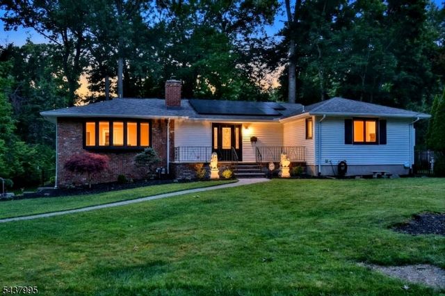43 Overlook Ct, Ramsey Boro, NJ 07446