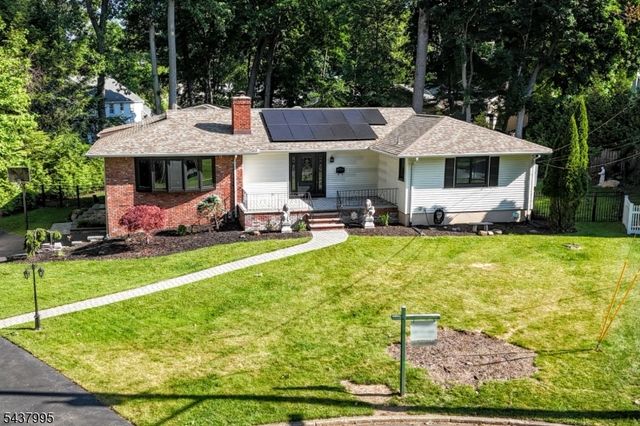 43 Overlook Ct, Ramsey Boro, NJ 07446