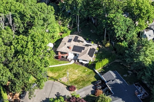 43 Overlook Ct, Ramsey Boro, NJ 07446