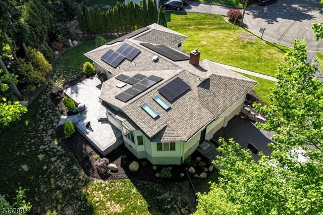 43 Overlook Ct, Ramsey Boro, NJ 07446