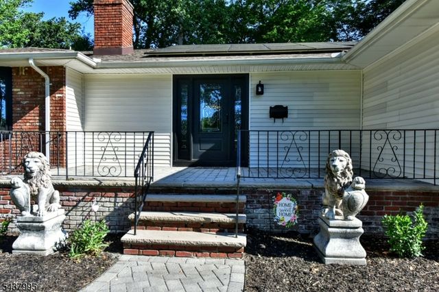 43 Overlook Ct, Ramsey Boro, NJ 07446